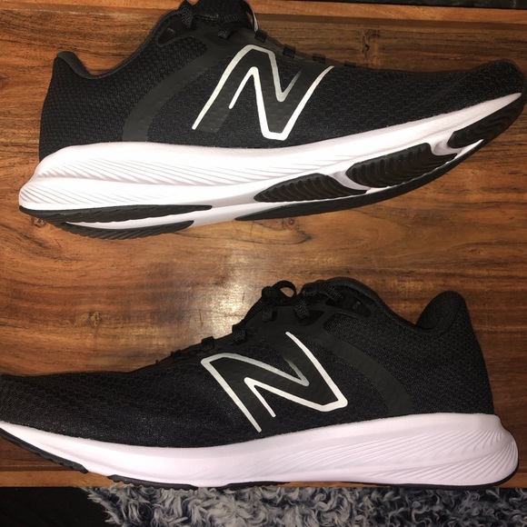 NEW Mens New Balance Black 8.5 Sneakers M413V2 - Picture 4 of 11